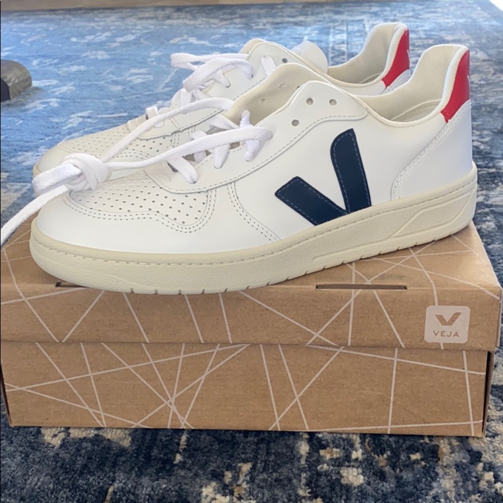 SOLD - VEJA- brand new tennis shoes